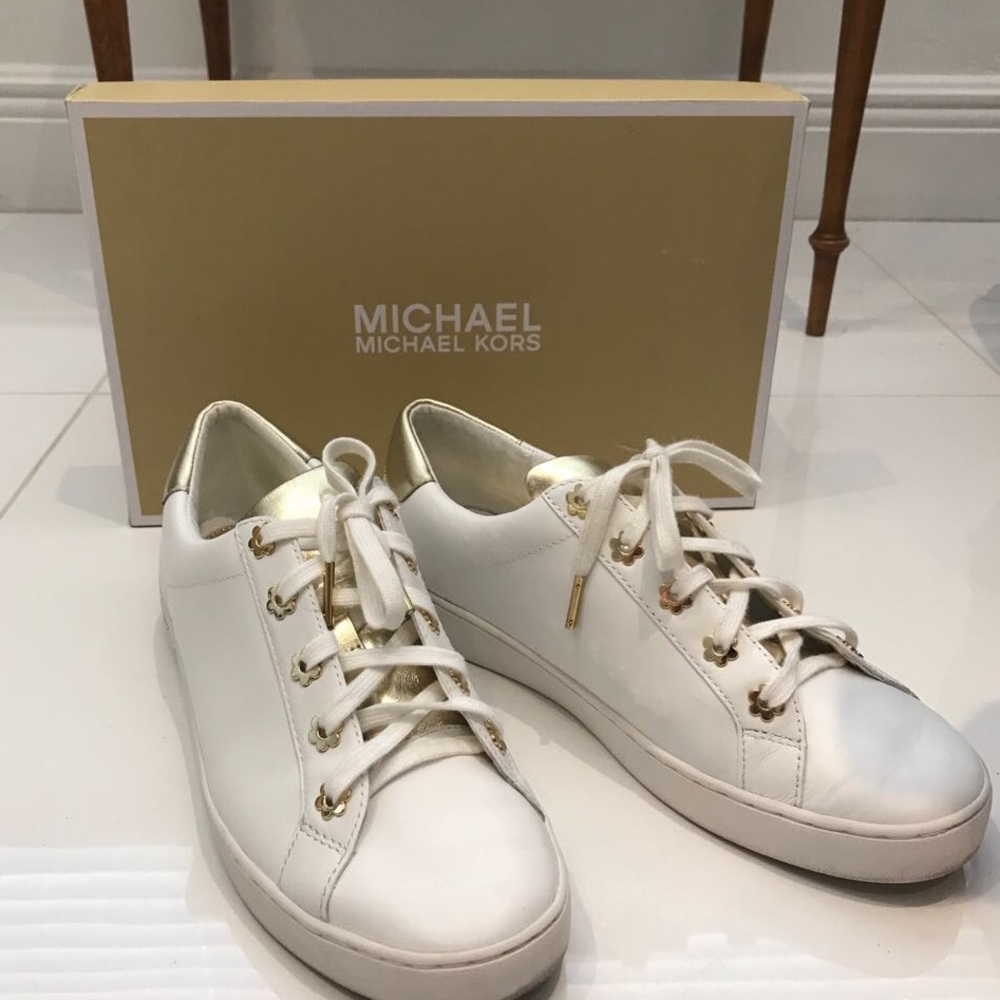 MICHAEL KORS IRVING LACEUP FLORAL SNEAKERS (9.5)